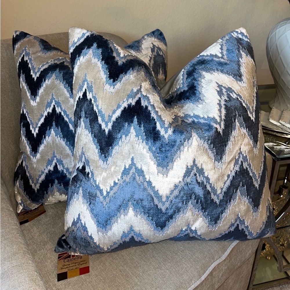 1-NWT CALDEIRA ZIGZAG DESIGN DECORATIVE PILLOWS (Read description for details)